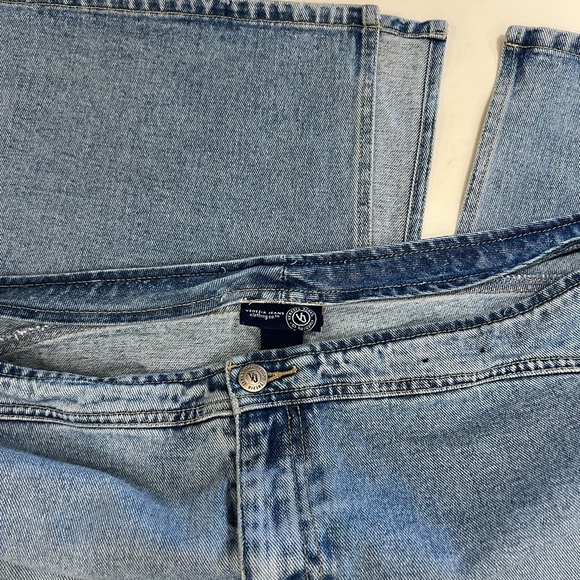 Blue Relaxed Fit Jeans with Classic Style - Picture 9 of 16